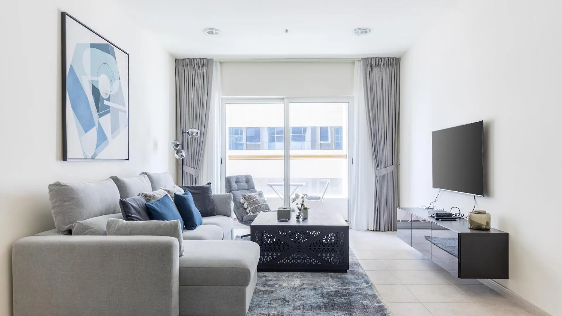 High Floor Elegance,Prime Location-Close To Tram Dubai Appartamento